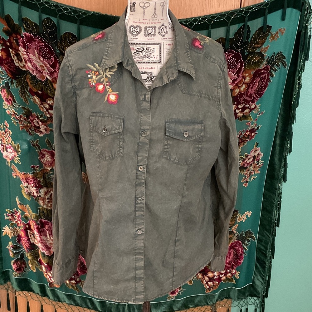Nostalgia Green Button Down Shirt with Floral Embroidery